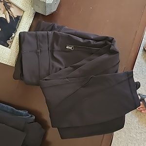 Lululemon mesh and zipper 7/8 pant
